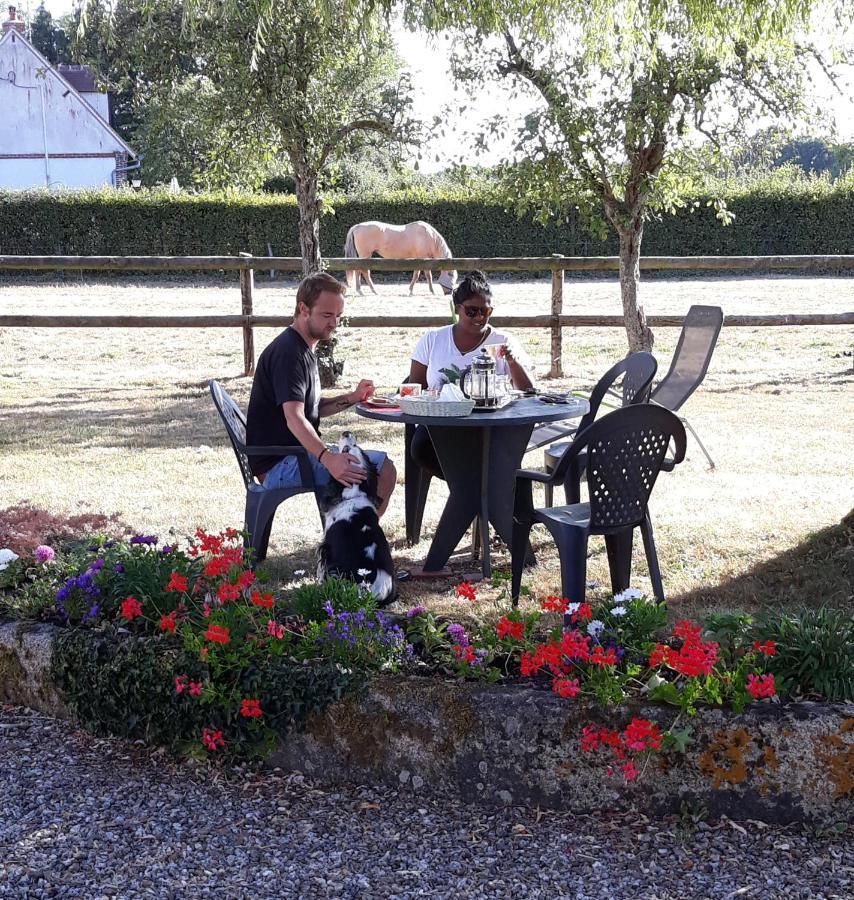 Bed and Breakfast La Pastorale La Puisaye Esterno foto